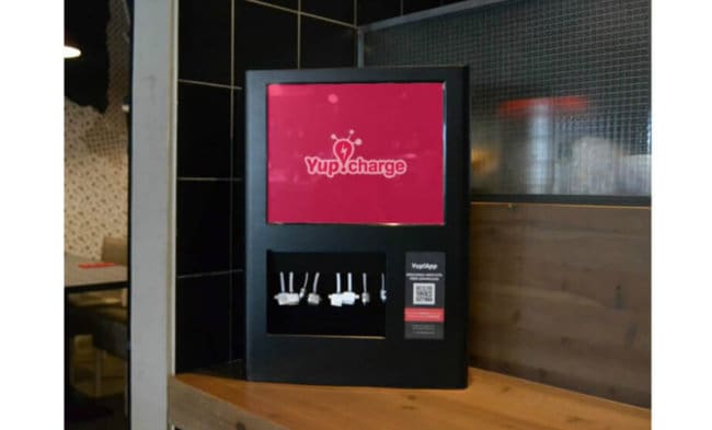 estacion-carga-para-moviles-swing cargadores de móviles en espacios públicos