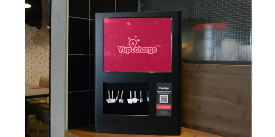 estacion-carga-para-moviles-swing cargadores de móviles en espacios públicos