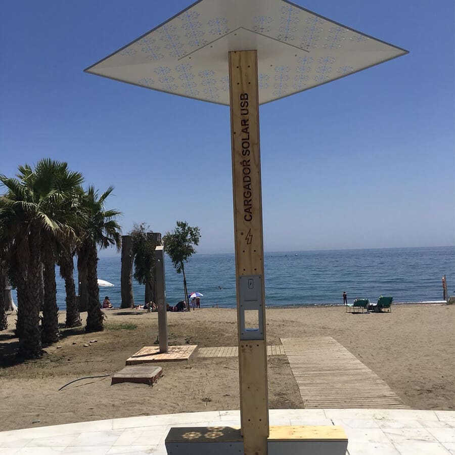 Yupcharge Cargador para móviles SmartFurniture-Soleo-Solar-Ayuntamiento Marbella USB playa
