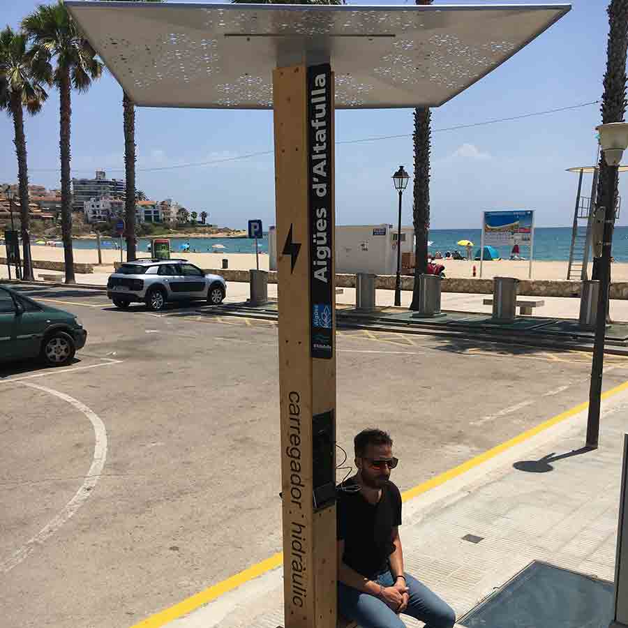 Yupcharge Cargador para móviles Mobiliario Urbano Sostenible Soleo Hidráulica Altafulla