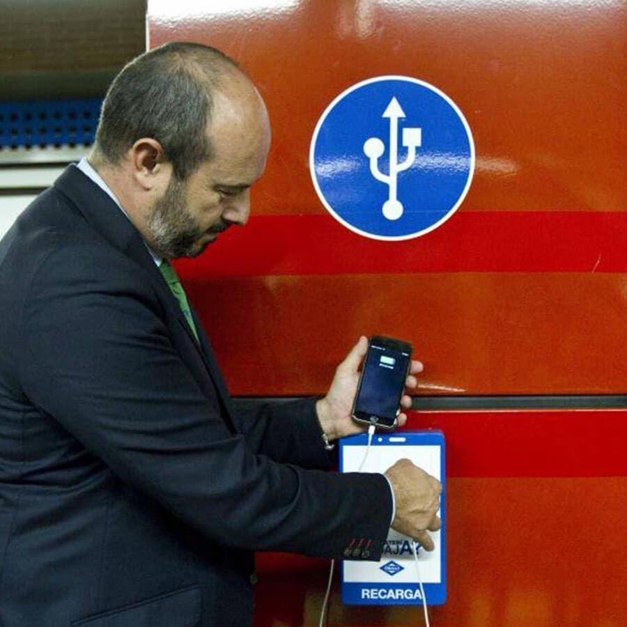 Yupcharge Cargadores para móviles SmartFourniture Metro Madrid