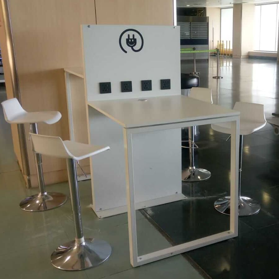 Yupcharge Aeropuerto Aena Ibiza Mesa SKA SmartFurniture