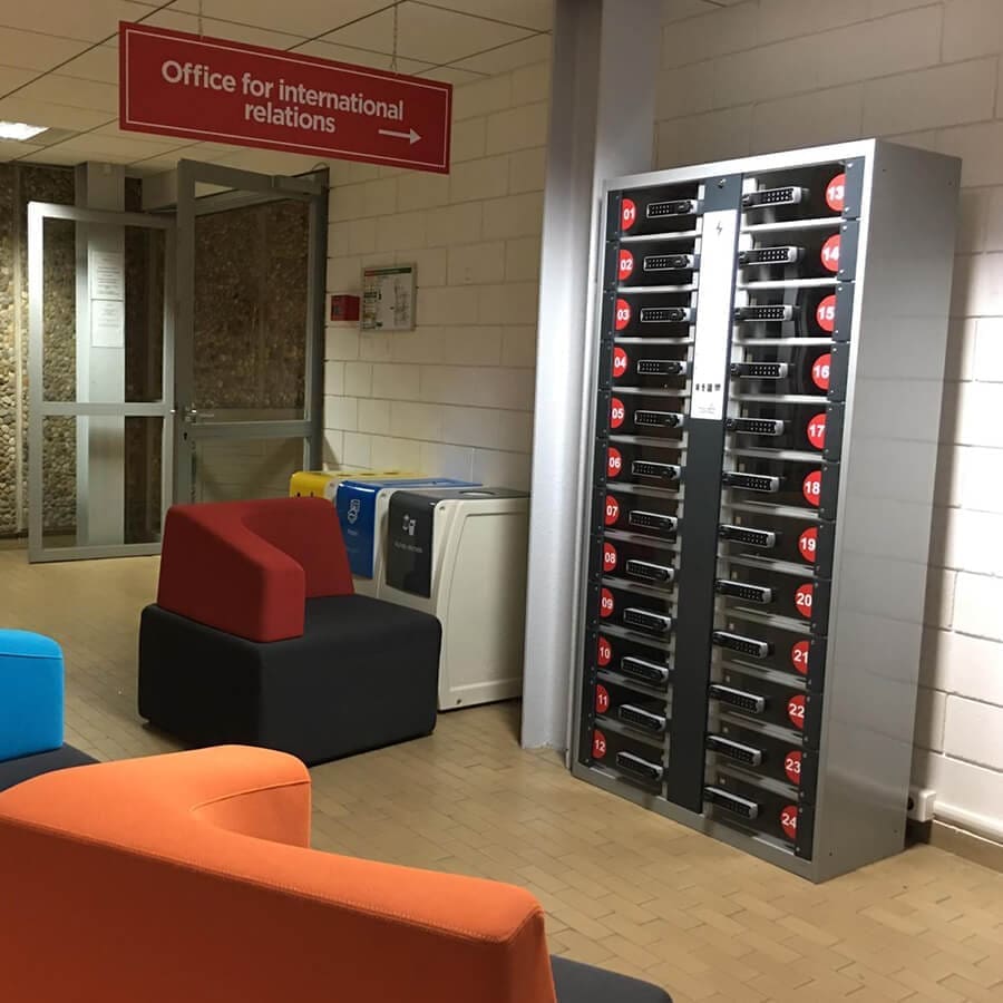 Yupcharge-Taquillas-de-carga-Wall-Emlyon3