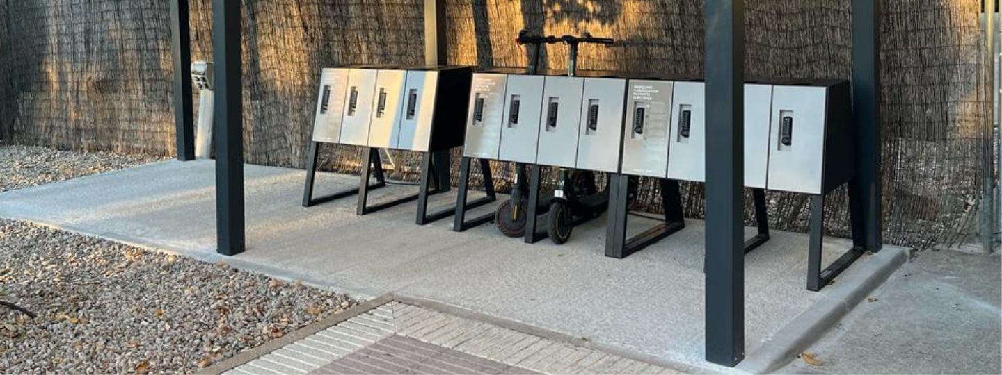 aparca patinetes eléctricos